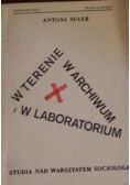W terenie W archiwum i w laboratorium