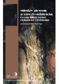 Między słowem i rzeczywistością