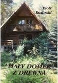 Mały domek z drewna
