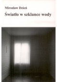 Światło w szklance wody