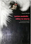 Leniwe maskotki rekiny na smyczy