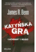Łachmany i kości.