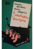 Z uśmiechem i dowcipem