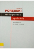 Miedzy przemocą a godnością