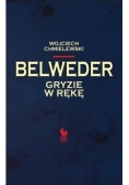 Belweder gryzie w rękę