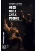 Obok Orła znak Pogoni