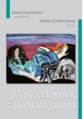 Mały człowiek z wielkim psem