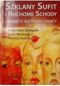 Szklany sufit i ruchome schody kobiety na rynku pracy