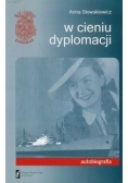 W cieniu dyplomacji