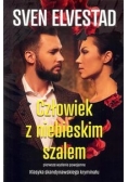 Człowiek z niebieskim szalem