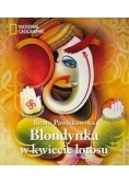 Blondynka w kwiecie lotosu, nowa