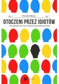 Otoczeni przez idiotów