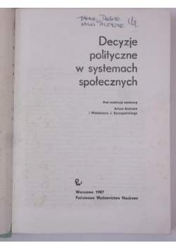 Decyzje polityczne w systemach społecznych