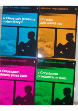 W Chrystusie jesteśmy Ludem Bożym/ Chrystus żyje wsród nas/ Z Chrystusem idziemy przez życie/ Z Chrystusem przetwarzamy świat